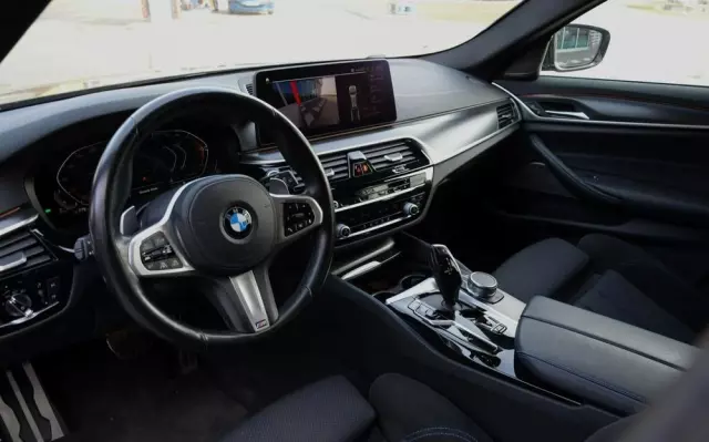 BMW Seria 5 520d xDrive M Sport sport
