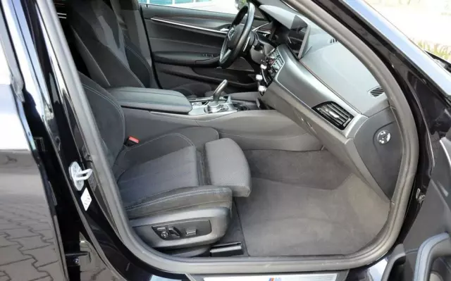 BMW Seria 5 520d xDrive M Sport sport