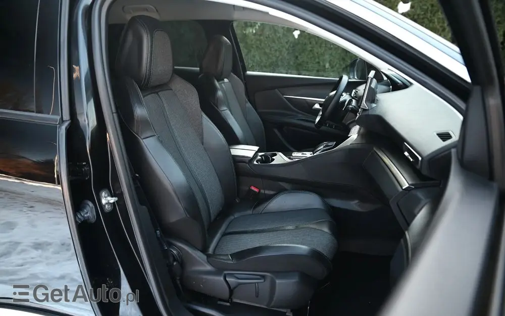 PEUGEOT 3008 225 e-EAT8 Allure