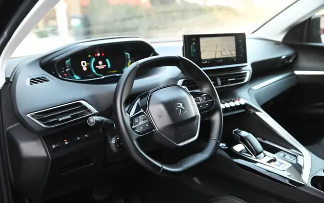 PEUGEOT 3008 225 e-EAT8 Allure