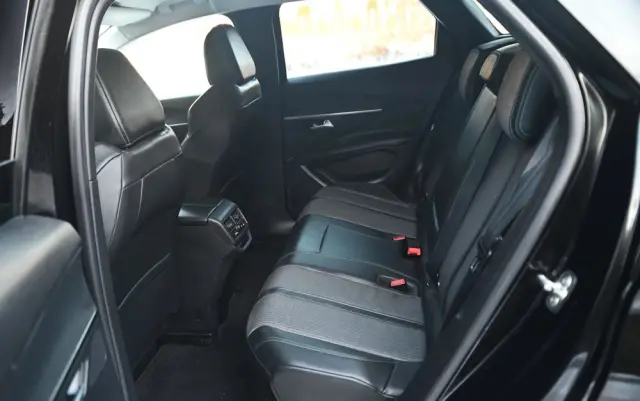 PEUGEOT 3008 225 e-EAT8 Allure