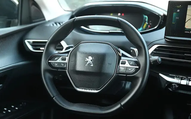 PEUGEOT 3008 225 e-EAT8 Allure