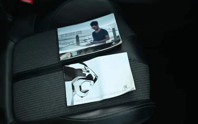 PEUGEOT 3008 225 e-EAT8 Allure