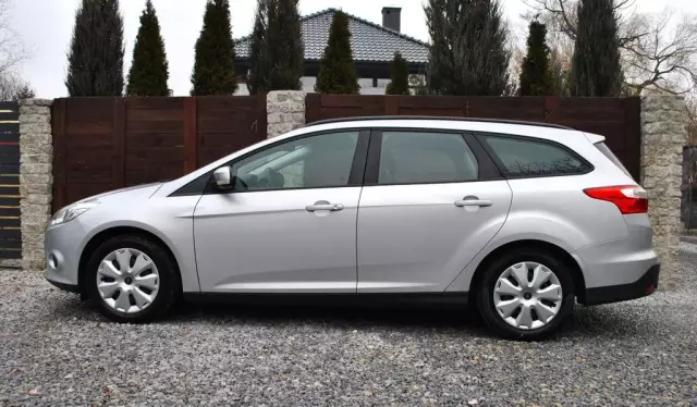 FORD Focus 1.6 Ti-VCT (105 KM)