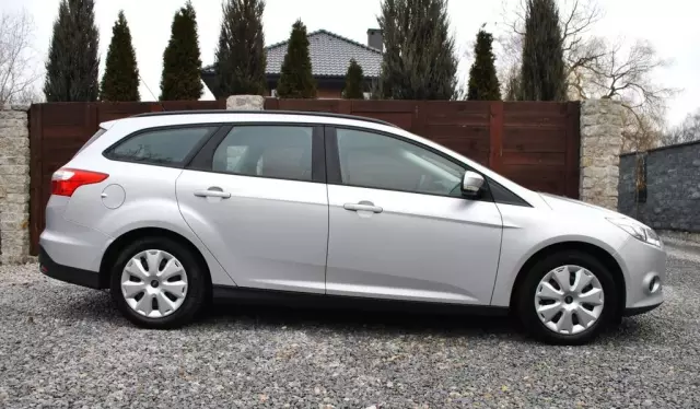 FORD Focus 1.6 Ti-VCT (105 KM)