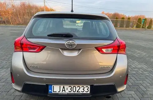TOYOTA Auris 