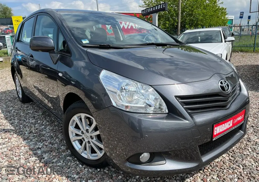 TOYOTA Verso 