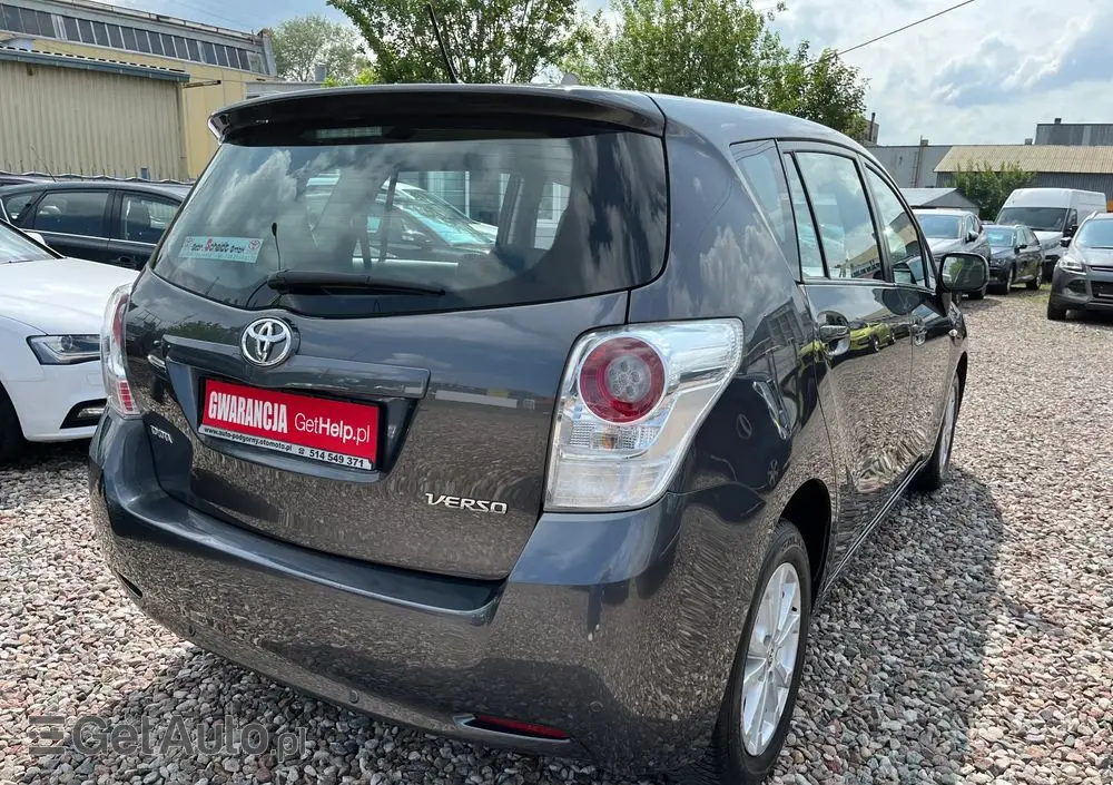 TOYOTA Verso 