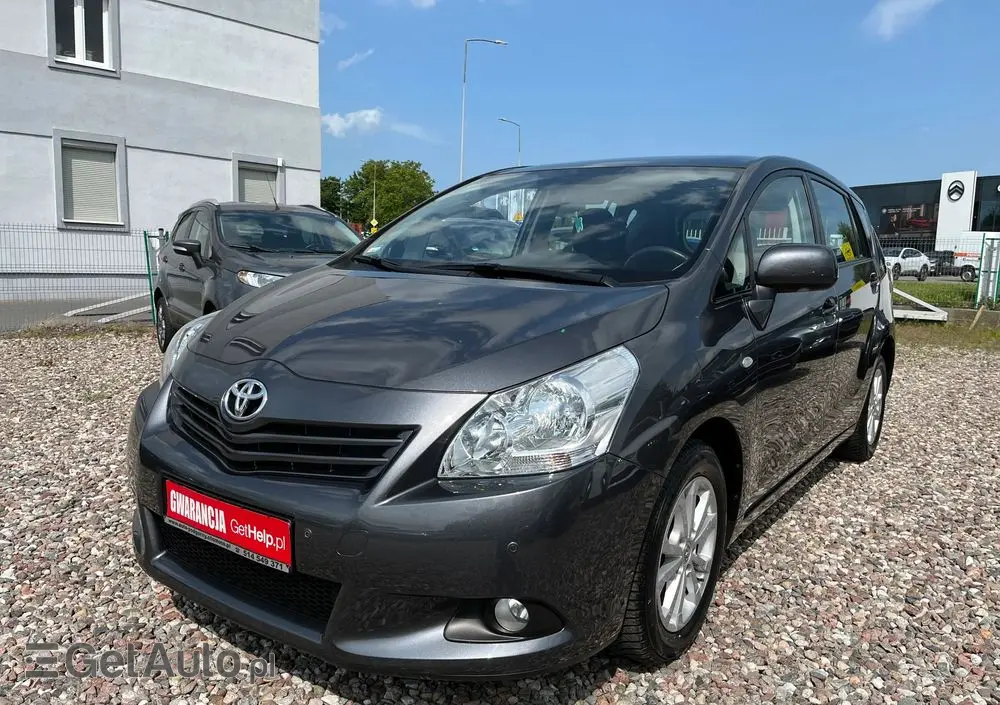 TOYOTA Verso 