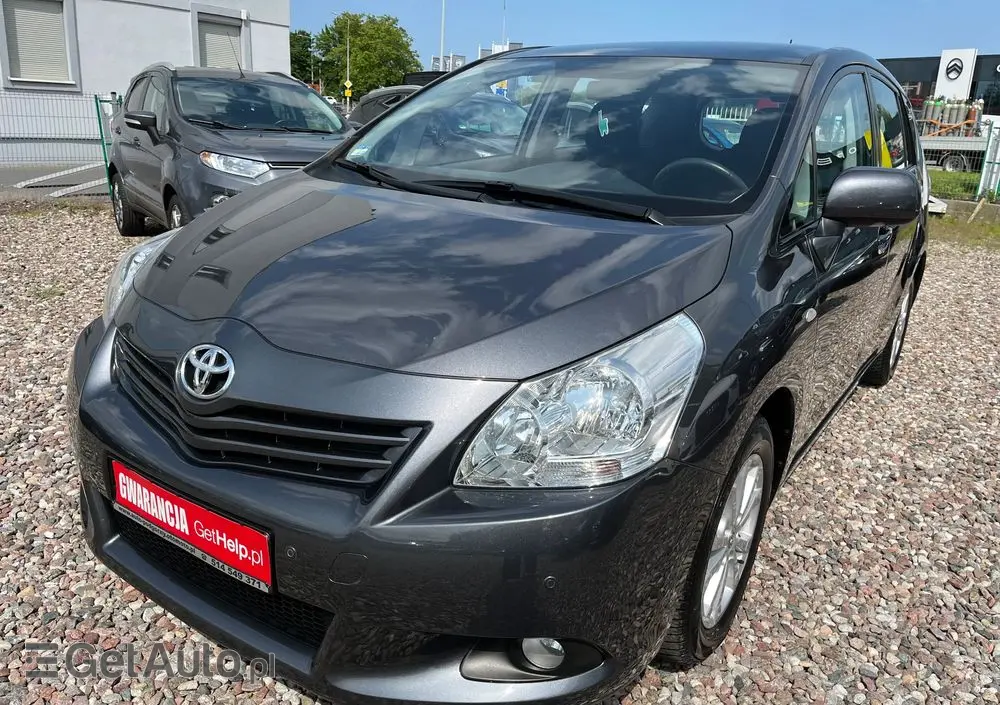 TOYOTA Verso 