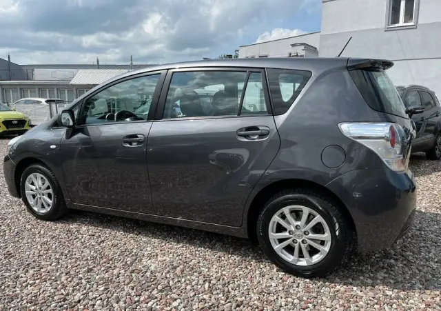 TOYOTA Verso 