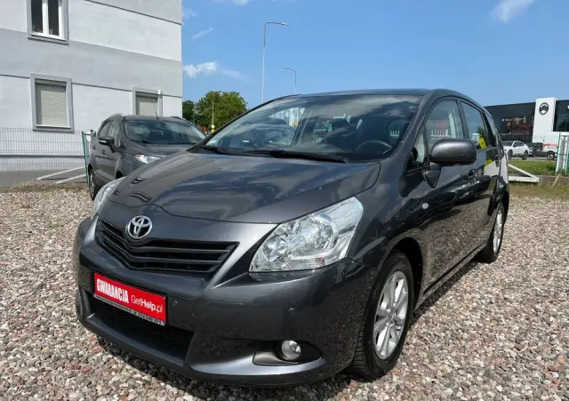 TOYOTA Verso 