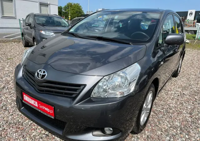 TOYOTA Verso 