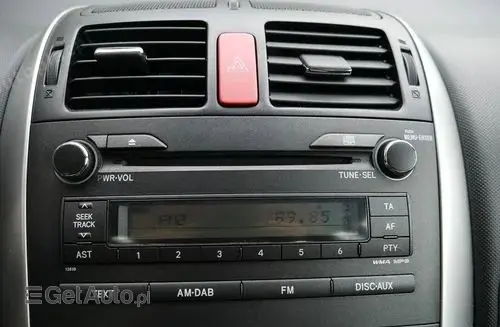 TOYOTA Auris 