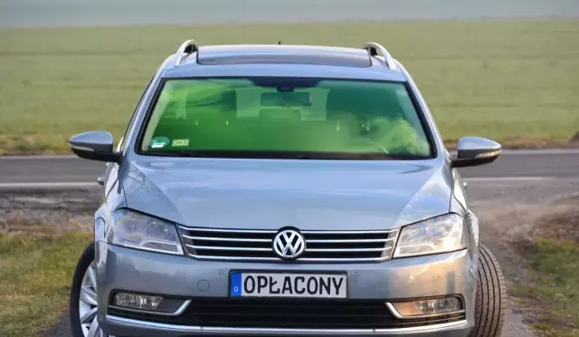 VOLKSWAGEN Passat 