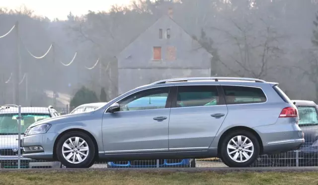 VOLKSWAGEN Passat 