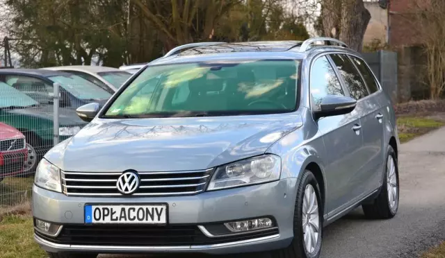 VOLKSWAGEN Passat 