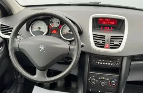 PEUGEOT 207 