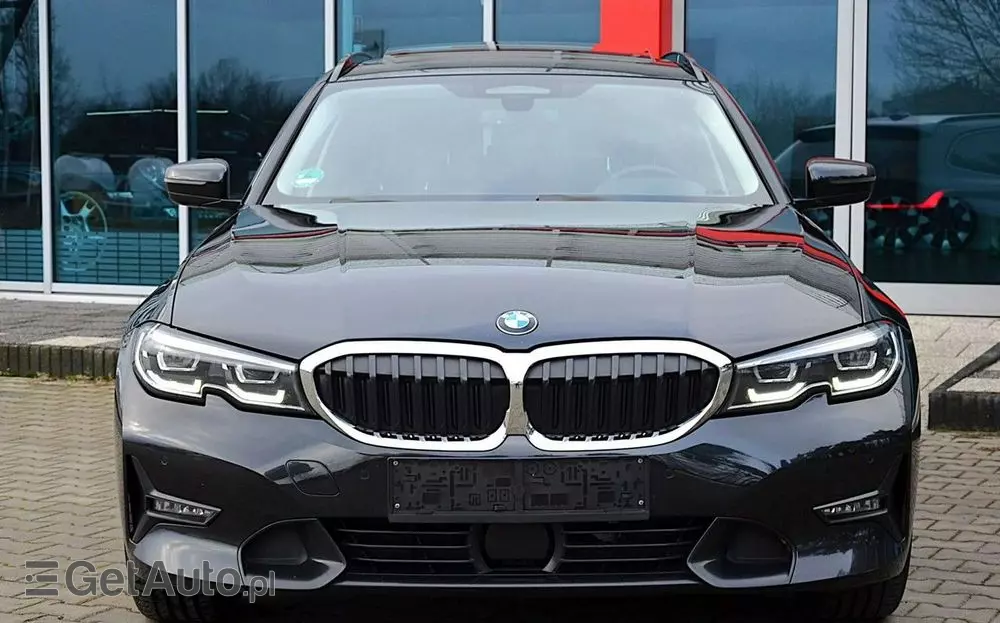 BMW Seria 3 330d xDrive Sport Line
