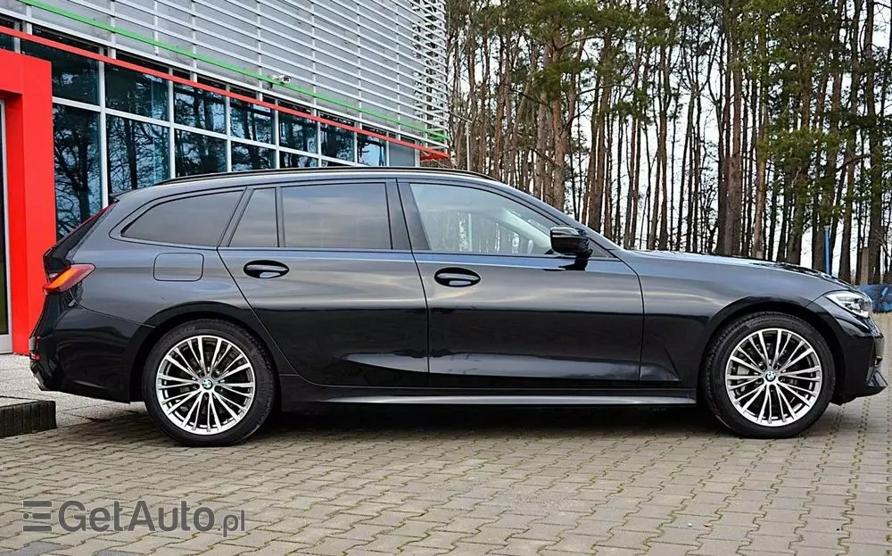 BMW Seria 3 330d xDrive Sport Line