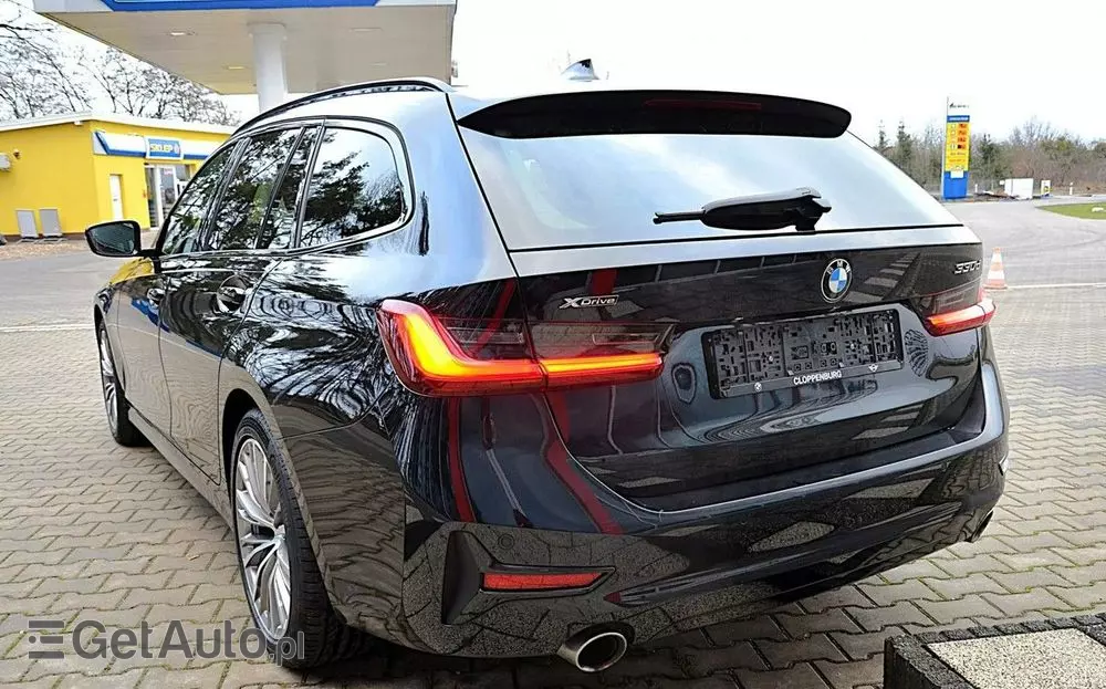 BMW Seria 3 330d xDrive Sport Line