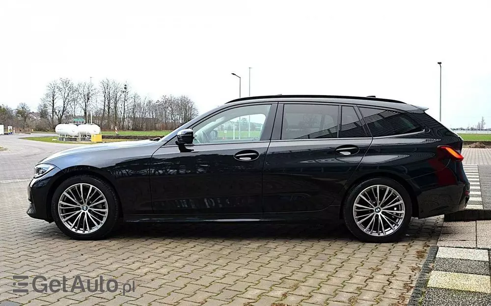 BMW Seria 3 330d xDrive Sport Line