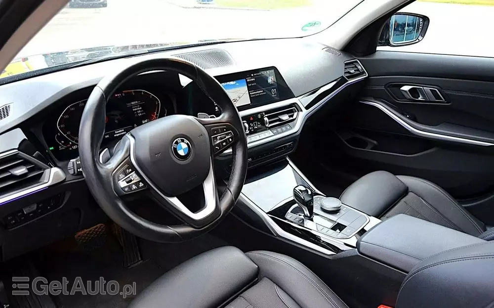 BMW Seria 3 330d xDrive Sport Line