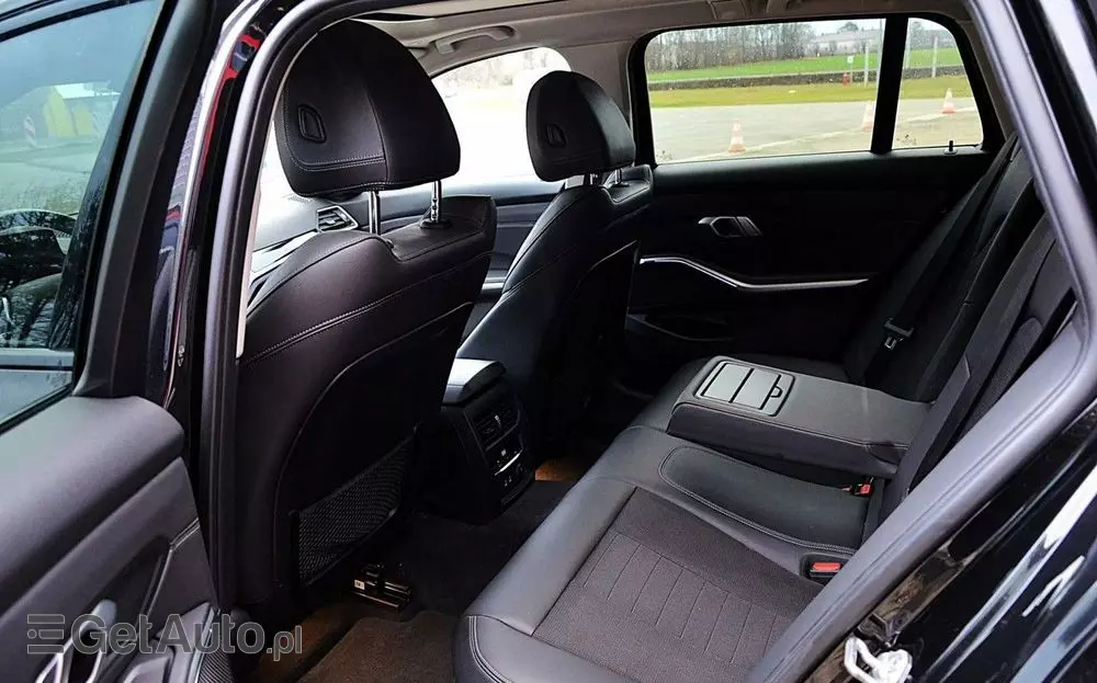 BMW Seria 3 330d xDrive Sport Line