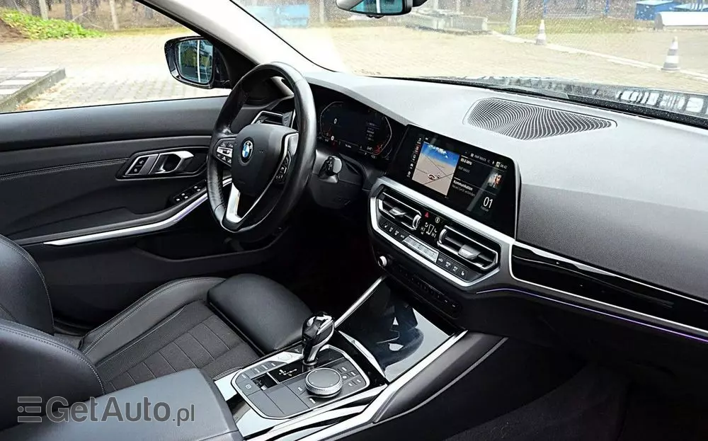 BMW Seria 3 330d xDrive Sport Line