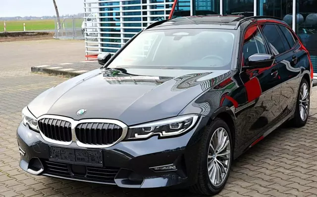 BMW Seria 3 330d xDrive Sport Line