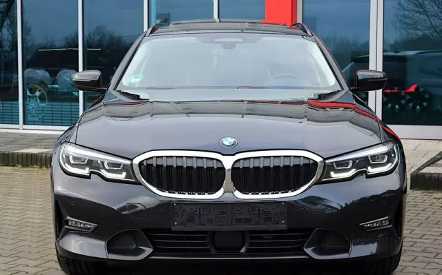 BMW Seria 3 330d xDrive Sport Line