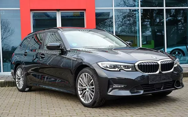 BMW Seria 3 330d xDrive Sport Line