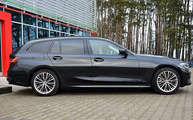 BMW Seria 3 330d xDrive Sport Line