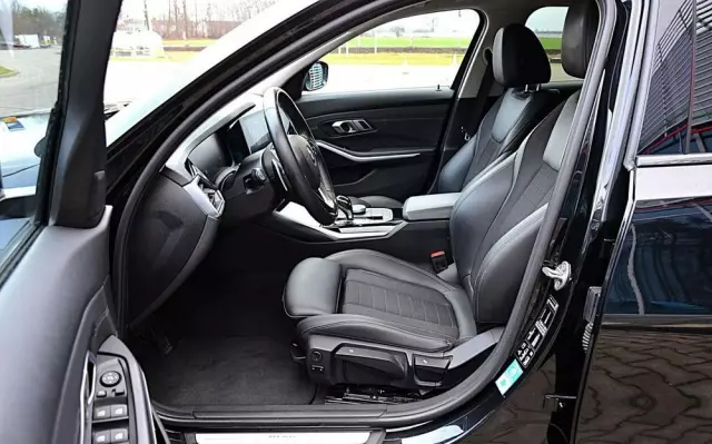 BMW Seria 3 330d xDrive Sport Line