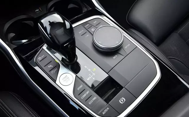 BMW Seria 3 330d xDrive Sport Line