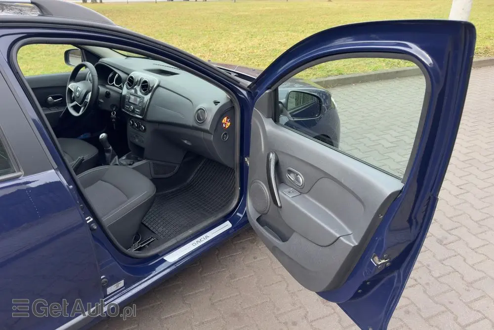 DACIA Logan TCe 90 S&S Celebration