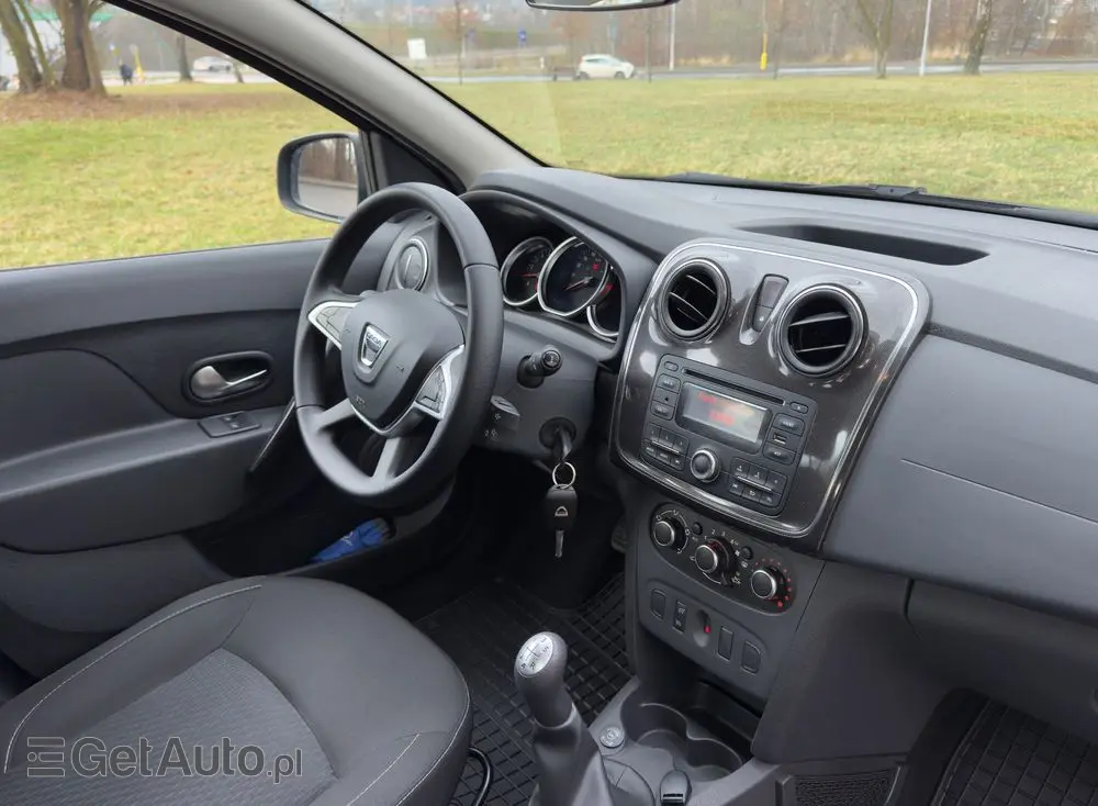 DACIA Logan TCe 90 S&S Celebration