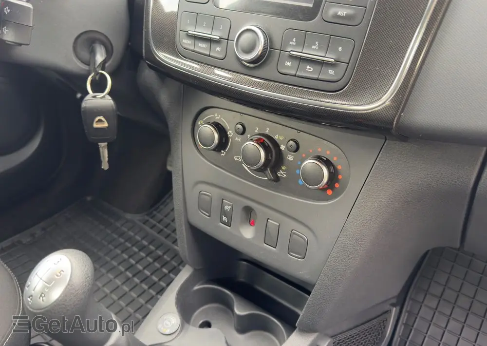 DACIA Logan TCe 90 S&S Celebration