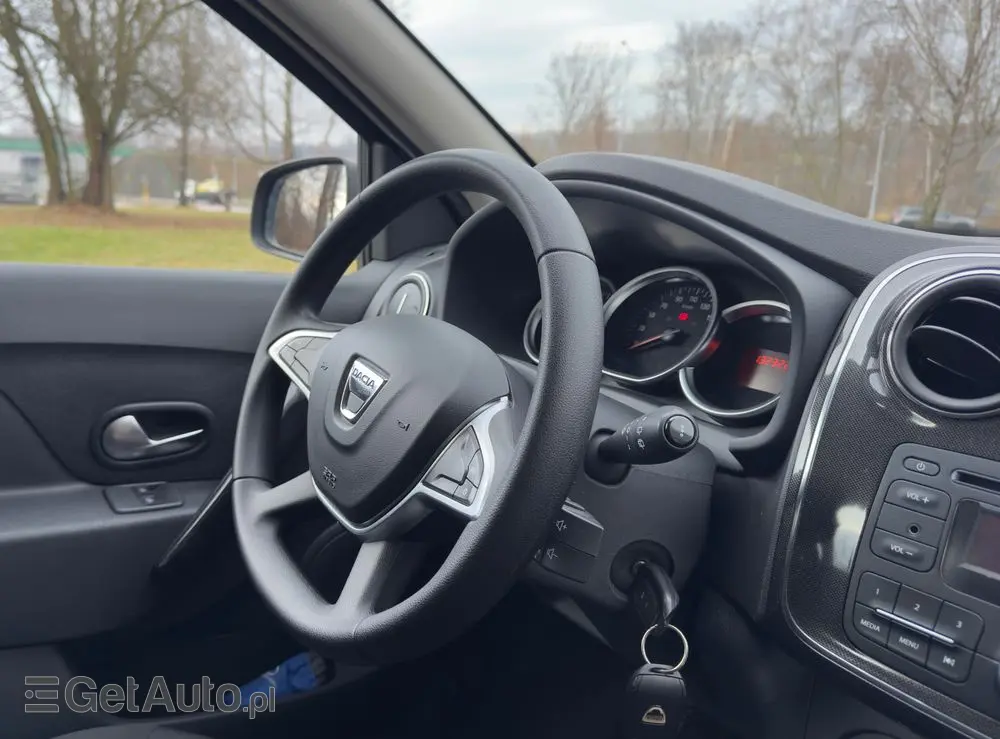 DACIA Logan TCe 90 S&S Celebration