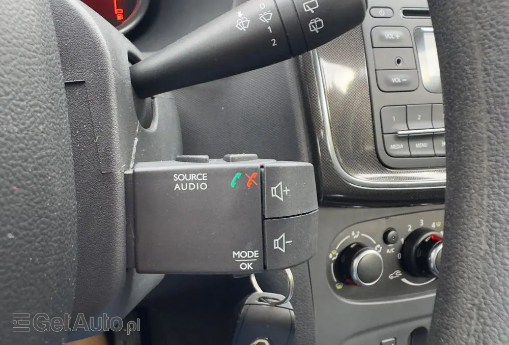 DACIA Logan TCe 90 S&S Celebration