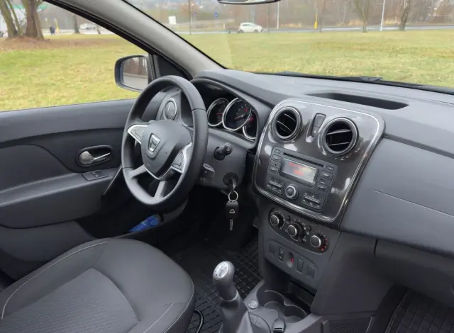 DACIA Logan TCe 90 S&S Celebration