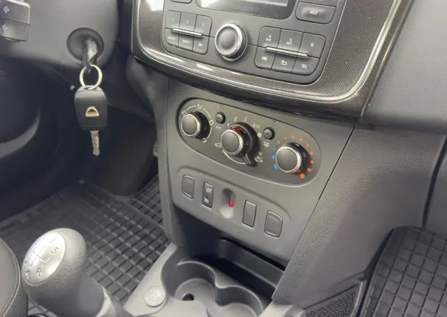 DACIA Logan TCe 90 S&S Celebration