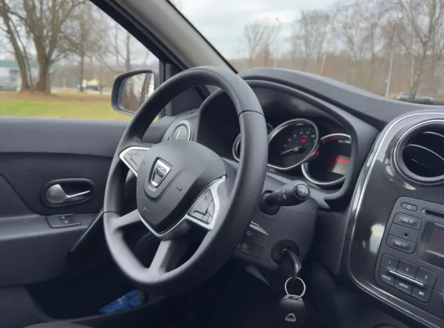 DACIA Logan TCe 90 S&S Celebration