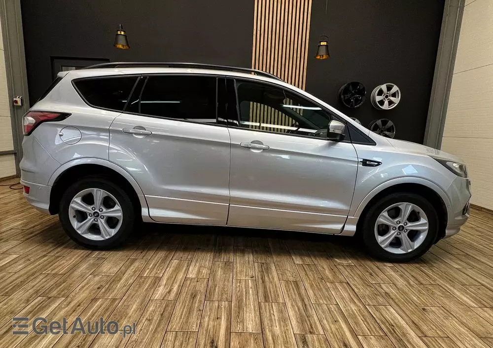 FORD Kuga 2.0 TDCi 2x4 ST-Line