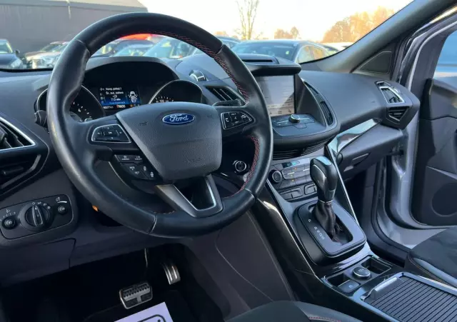 FORD Kuga 2.0 TDCi 2x4 ST-Line