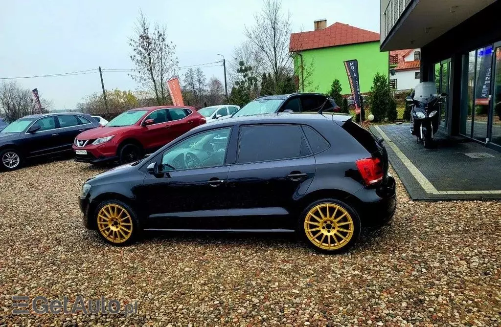 VOLKSWAGEN Polo 