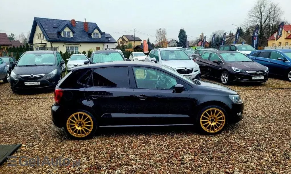 VOLKSWAGEN Polo 