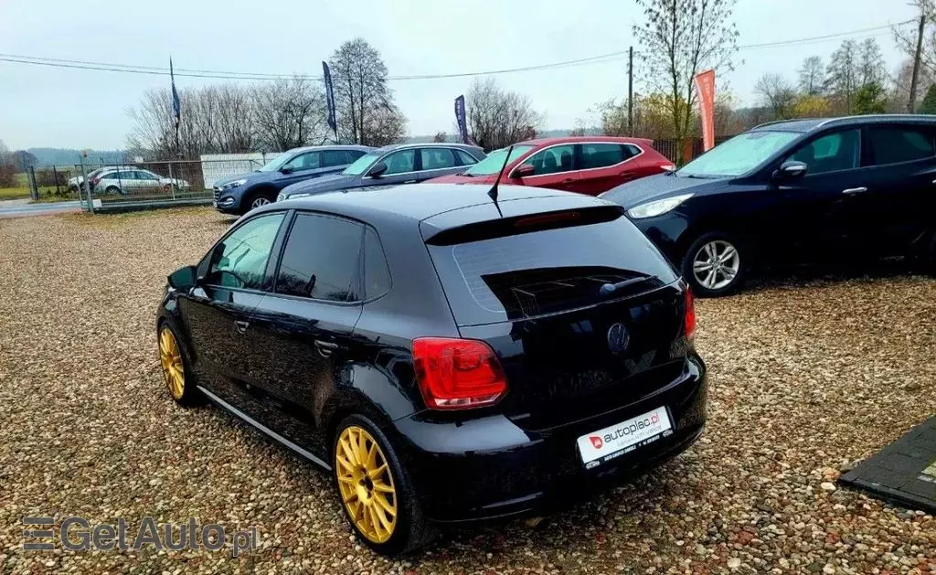VOLKSWAGEN Polo 