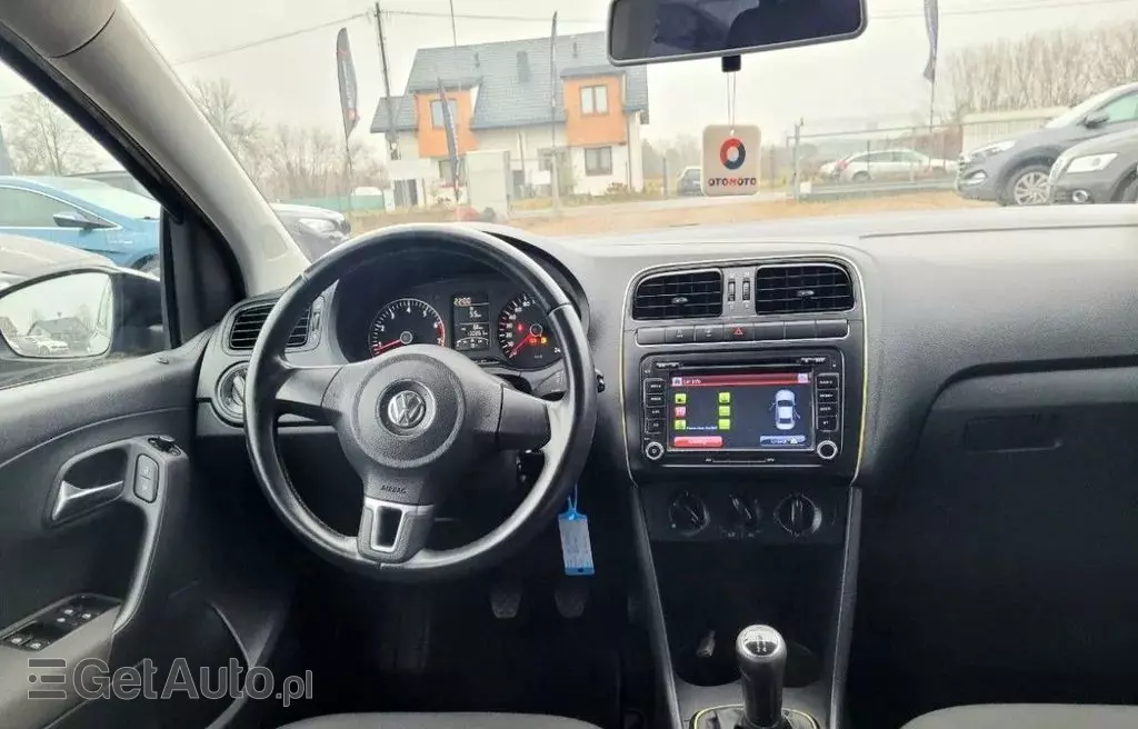 VOLKSWAGEN Polo 