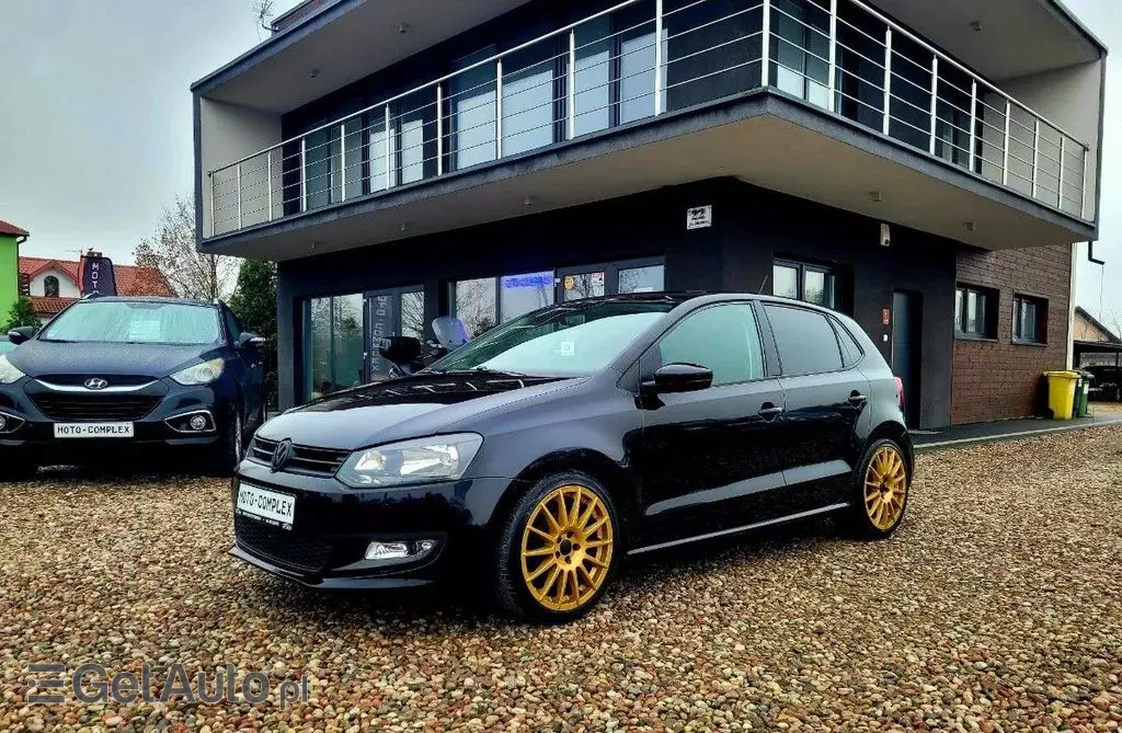VOLKSWAGEN Polo 